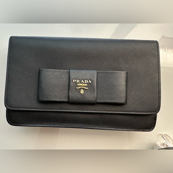 Prada Black Saffiano Bow crossbody - Picture 2 of 15